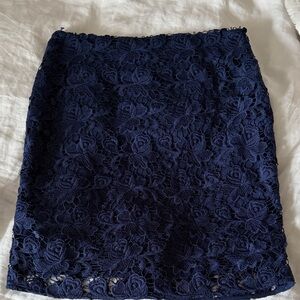 Banana Republic women’s navy lace skirt